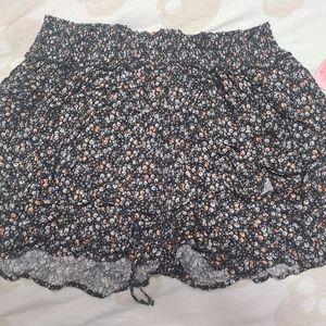 Arula, flower pattern skort - runs big